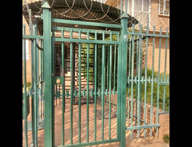 2 BEDROOM APARTMENT FOR SALE IN SUNNYSIDE